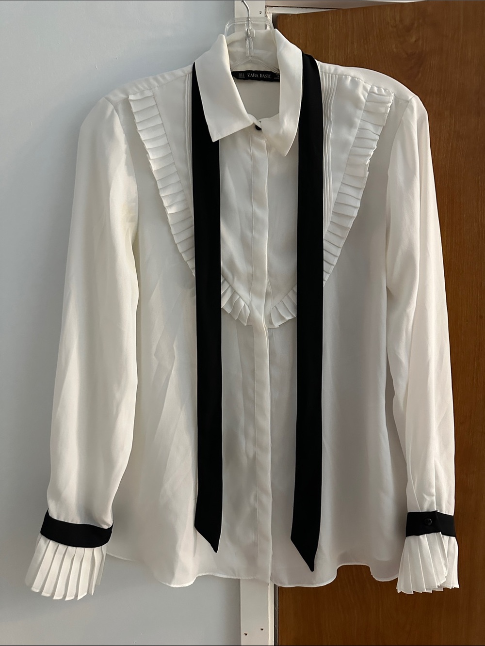 Zara White Pleated Front Shirt with Black Neck Tie